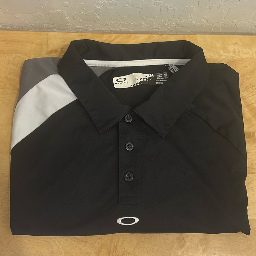 Oakley Men’s Polo Shirt - Size XXL Color: Black, with white and gray details